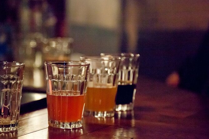 Edinburgh: Pubs & History Walking Tour with Beer Tasting - Why the small group changes the experience