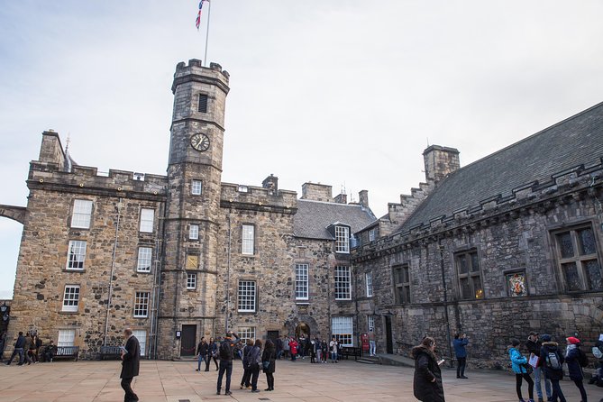 Edinburgh Skip-the-Ticket-Line Castle Walking Tour - Meeting on the Royal Mile at 2pm