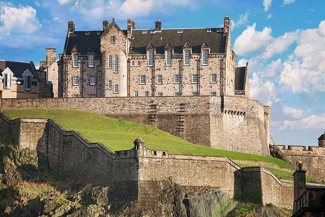 Edinburgh Skip-the-Ticket-Line Castle Walking Tour - Crown Square and the castle’s main story