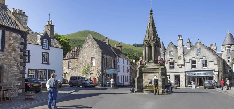 Edinburgh: St. Andrews and Falkland Palace Day Tour - What the guide adds to the day