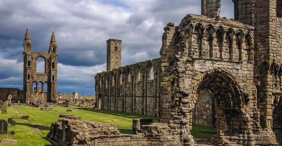 Edinburgh: St Andrews, Dunfermline Abbey and Fife Coast Tour - What the small van changes