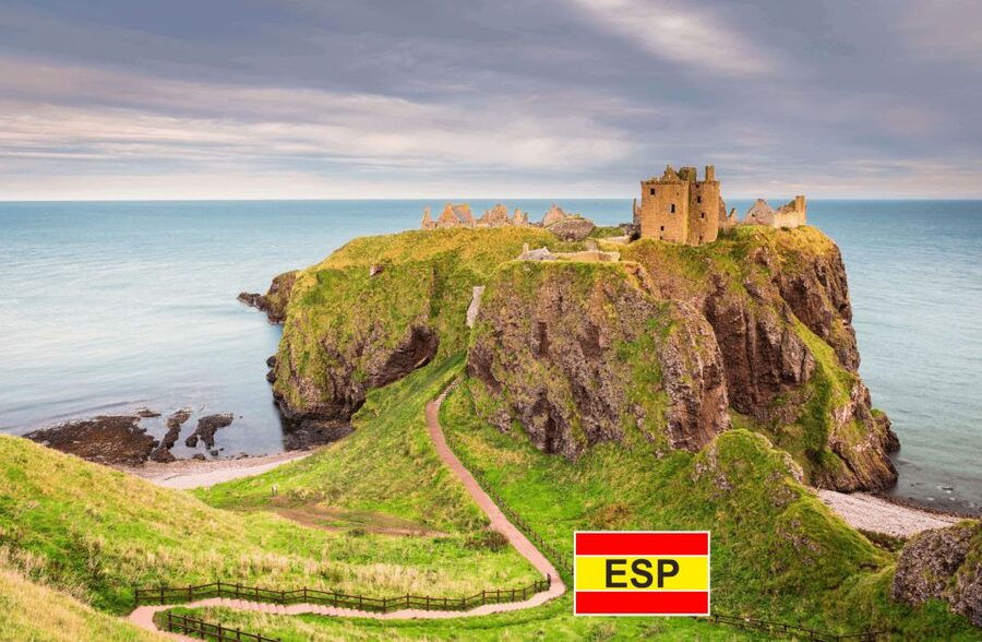 Edinburgh: St Andrews, Dunnottar Castle & Falkland Tour - Falkland: a coffee break with Outlander scenery