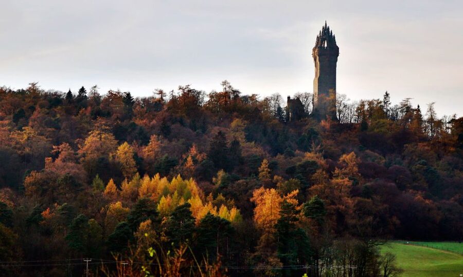 Edinburgh: Stirling, Whisky & St Andrews Tour in Italian - Stirling Castle and the short royal stop