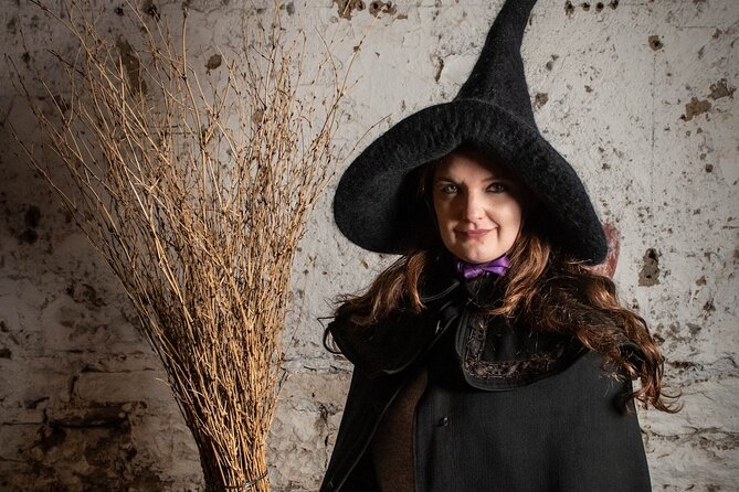 Edinburgh: Witches & Haunted History Walking Tour - Upper Bow and the story of a warlock
