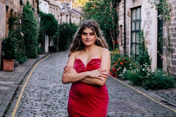 Elegant Professional Private Photoshoot Tour in Edinburgh - Circus Lane and the polished side of New Town