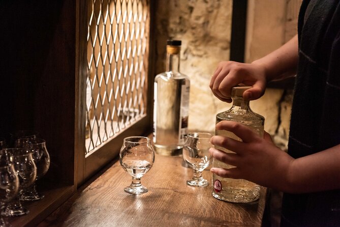 Evolution of Gin and Underground Gin Tasting in Edinburgh | 1hr - Who should book this gin tasting?