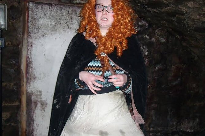 Extreme Paranormal Underground Ghost Tour in Edinburgh - Meeting your guide at 124 High Street