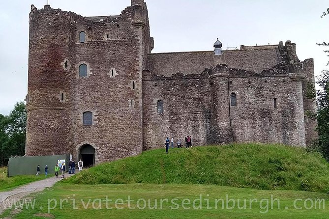Five Outlander locations , Outlander film locations tour - Linlithgow Palace and the Wentworth Prison scenes