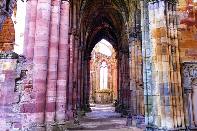 From Edinburgh: 1-day Outlander Tour - attractions included - The Alnwick Castle and Melrose Abbey question