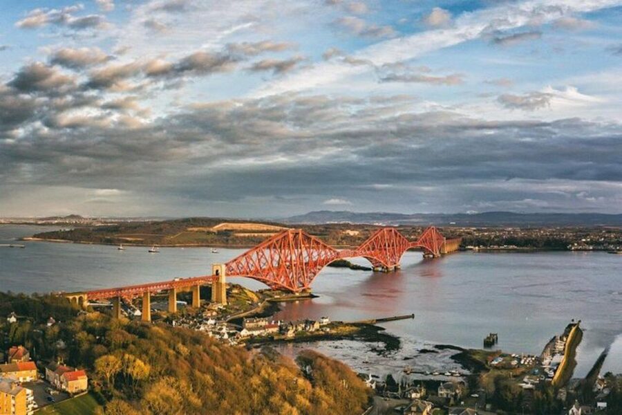 From Edinburgh: 2-Day Loch Lomond, West Highlands & Oban - The Kelpies and Stirling’s royal shadow