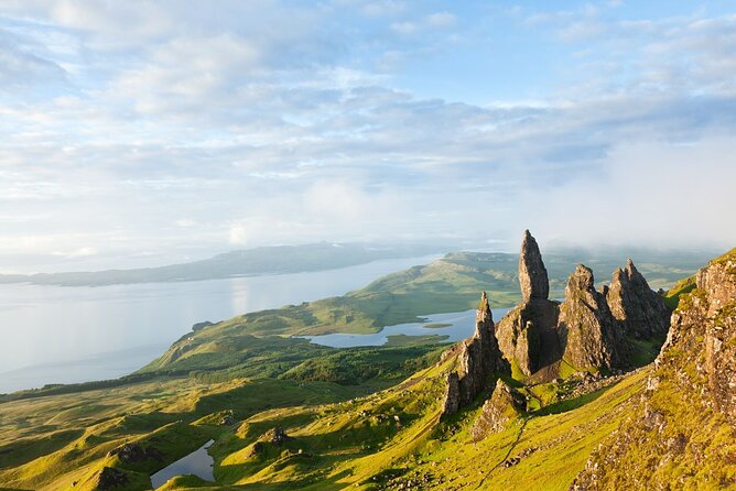 From Edinburgh: 6-Day Isle of Skye & Hebridean Hopper Tour w/Room - Day 5: Kilt Rock, the Old Man of Storr, and Eilean Donan