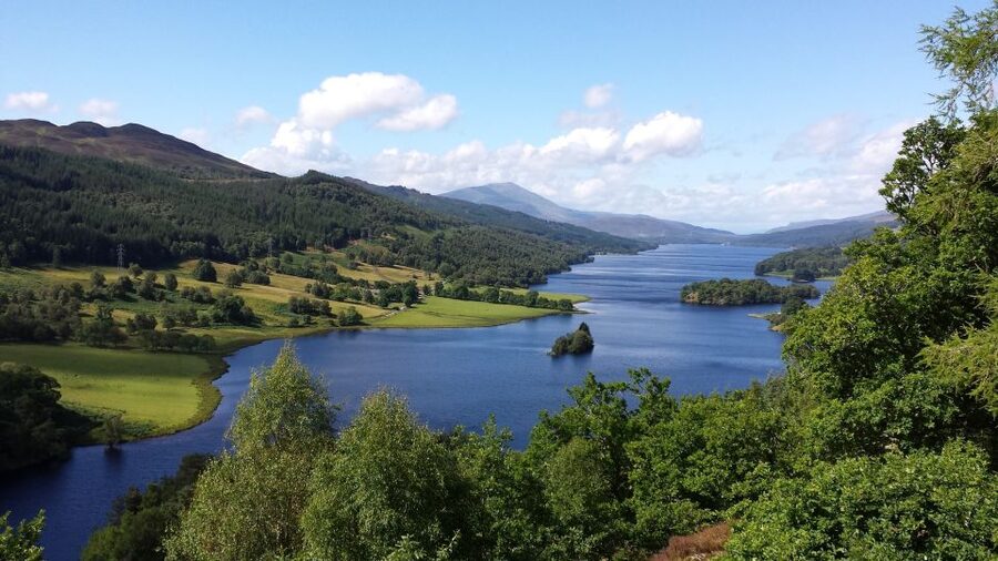 From Edinburgh: Best of Scotland Small-Group Day Tour - The minicoach, guide, and pace