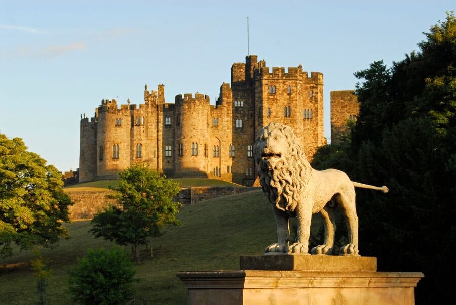 From Edinburgh: Day Trip to Bamburgh and Alnwick Castle - Two castles, one border, and a full day from Edinburgh