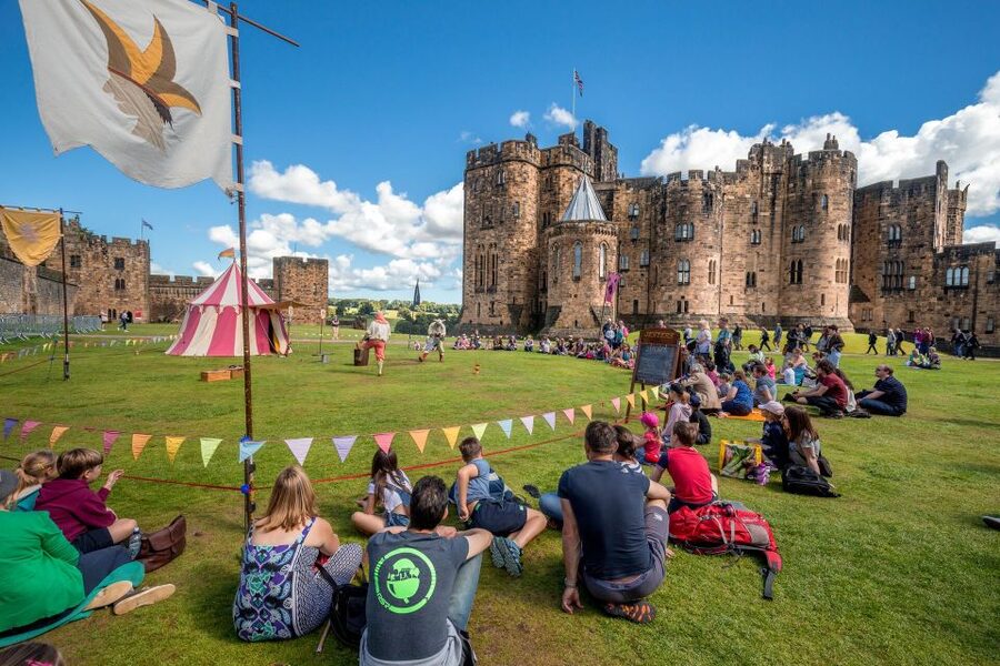 From Edinburgh: Day Trip to Bamburgh and Alnwick Castle - The ride south from Edinburgh
