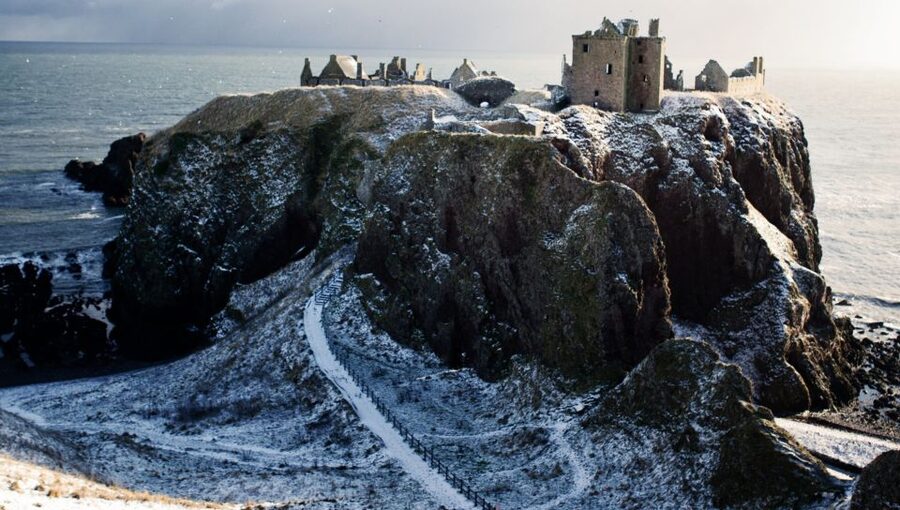 From Edinburgh: Glamis and Dunnottar Castles Tour in Italian - Dunnottar Castle makes the long ride worthwhile