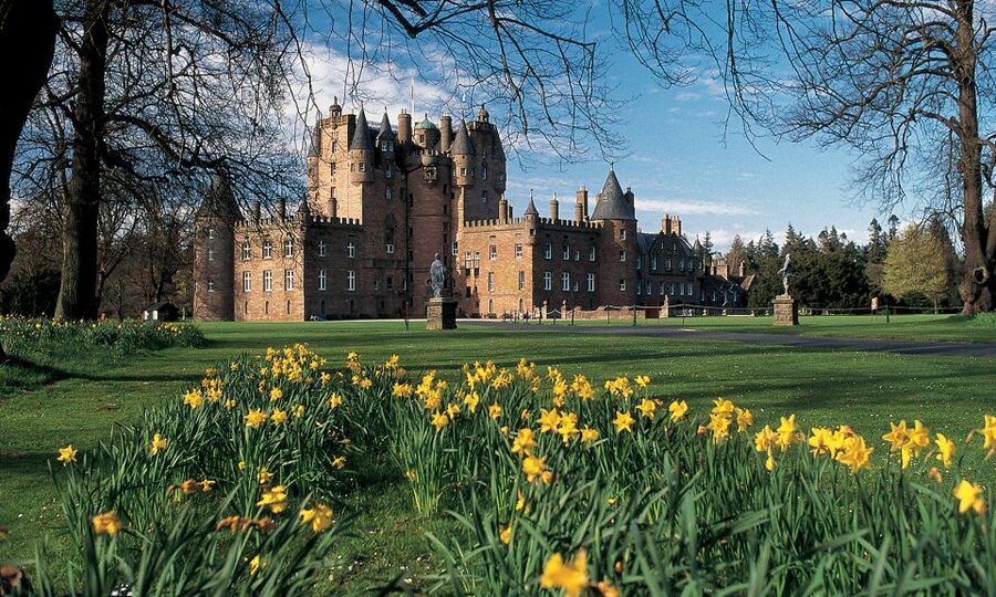 From Edinburgh: Glamis and Dunnottar Castles Tour in Spanish - Why this two-castle day works