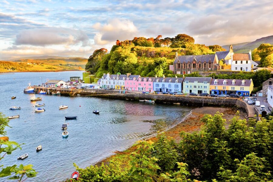 From Edinburgh: Isle of Skye 3-Day Tour with Accommodation - From Edinburgh to Callander, history begins early