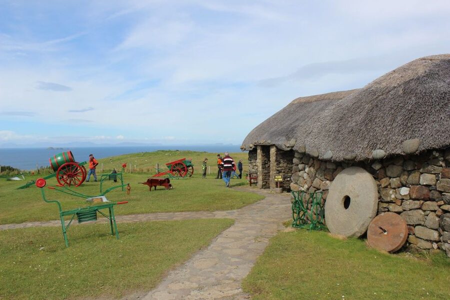 From Edinburgh: Isle of Skye and Outer Hebrides 6-Day Tour - Transport, rooms, food, and the daily rhythm
