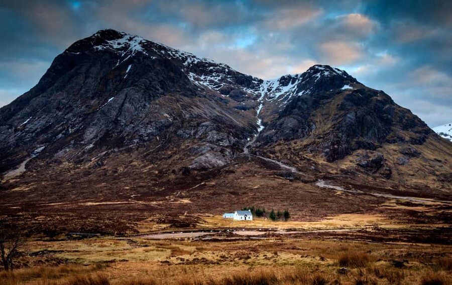 From Edinburgh: Loch Ness and Highlands Tour in Spanish - The Commando Memorial and Ben Nevis
