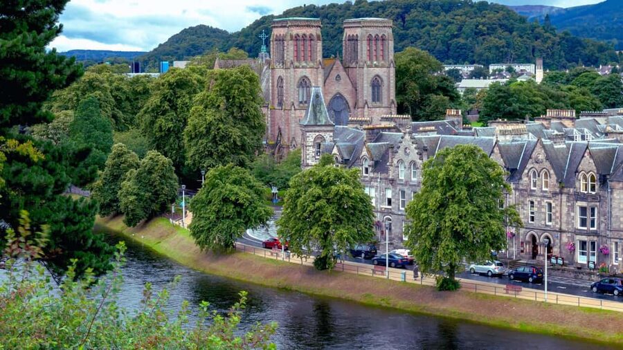 From Edinburgh: Loch Ness and Highlands Tour in Spanish - How tiring is a 12-hour coach tour?