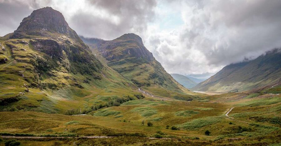 From Edinburgh: Loch Ness and The Highlands Tour - Stirling Castle views and the road north