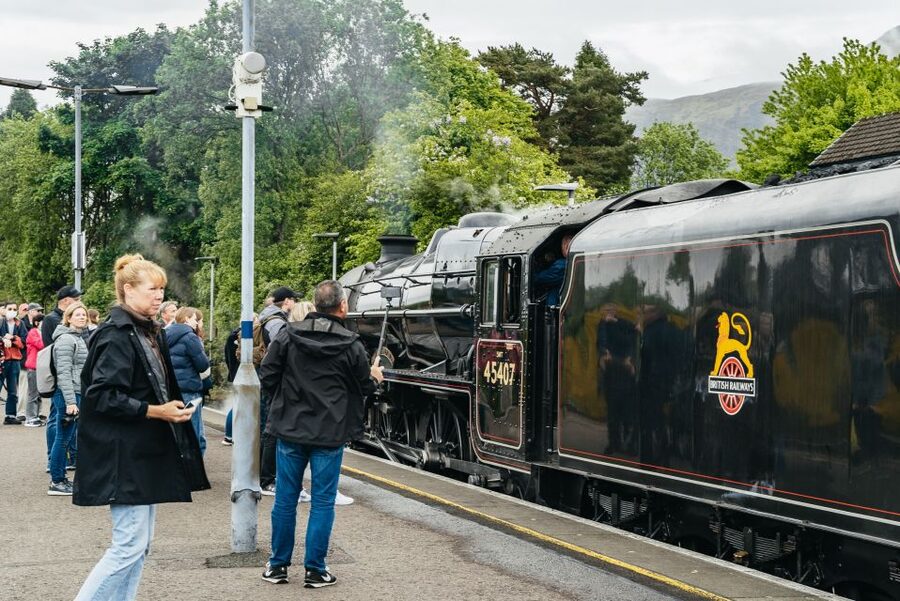 From Edinburgh: Magical Highlands Tour with Jacobite Train - Mallaig for lunch and a short break
