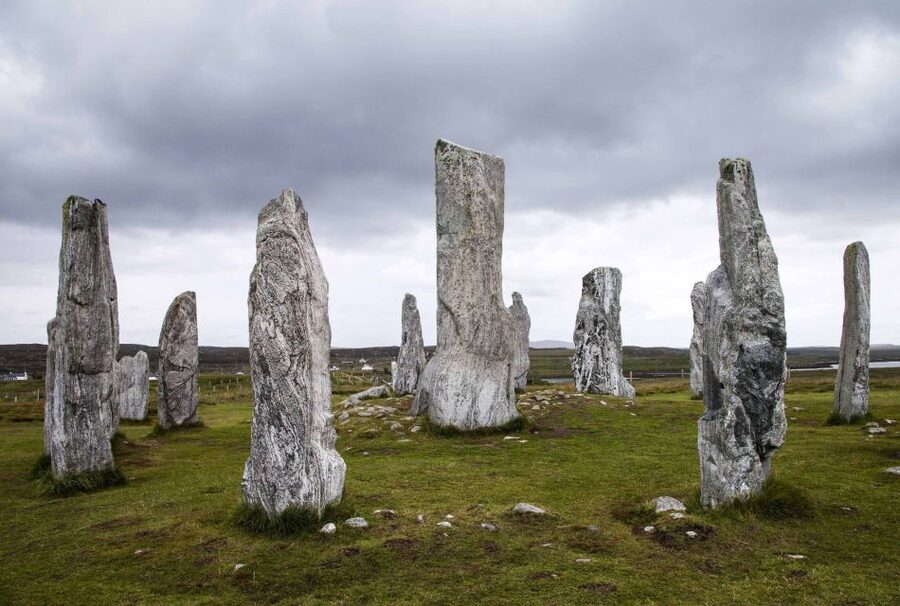 From Edinburgh: Outer Hebrides & Isle of Skye 6-Day Tour - Day 3: Blackhouses, an ancient fort, and western beaches