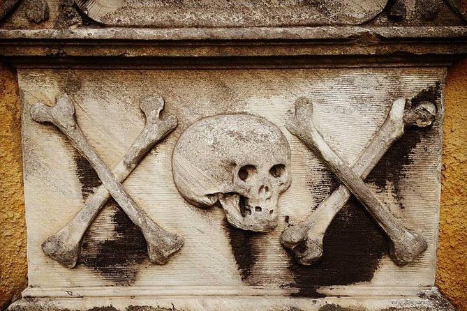 Ghost Tour in Spanish - Greyfriars Cemetery and Edinburgh’s darker legends