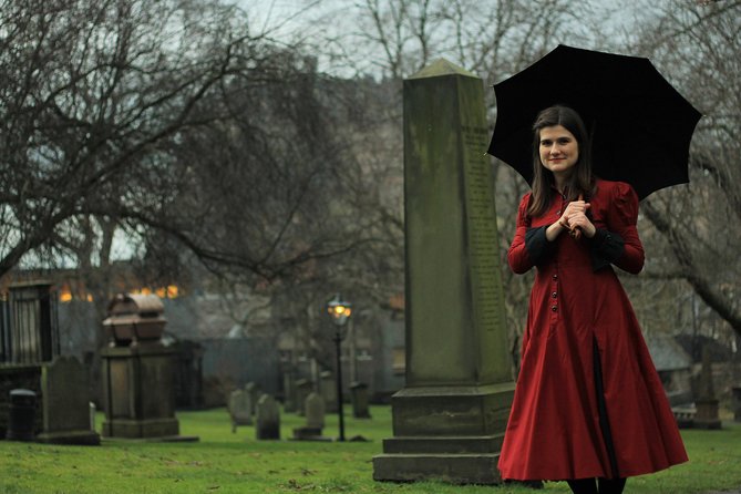 Ghost Tour in Spanish - William Brodie, Rosa Mari, and the Spanish storytelling