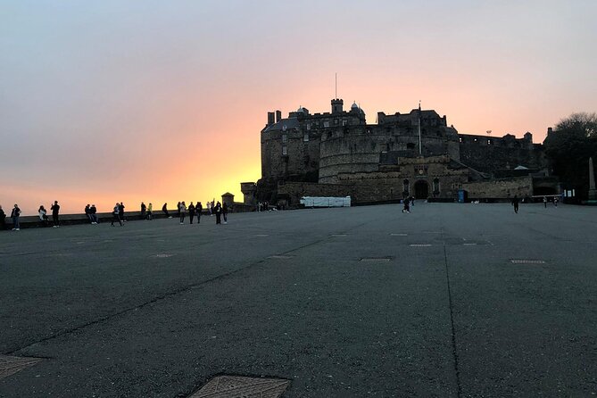 Ghosts of Edinburgh: Bloody Past Exploration Game and Tour - Greyfriars Bobby and the edge of the kirkyard