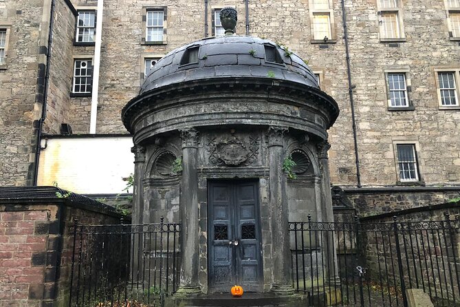 Ghosts of Edinburgh: Bloody Past Exploration Game and Tour - The Grassmarket and public executions