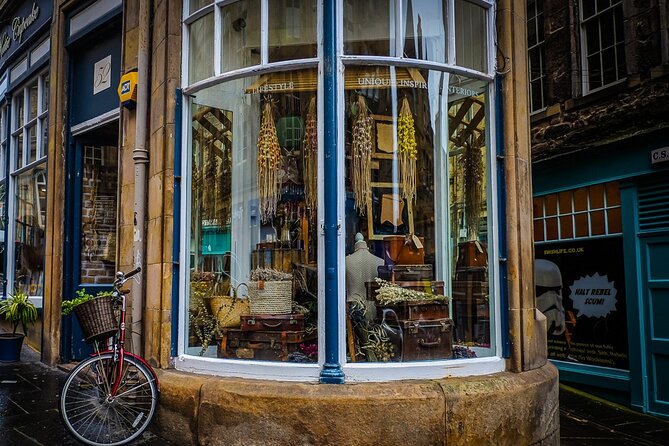 Guided 60-Minute Photography and sightseeing Tour in Edinburgh - Key points at a glance
