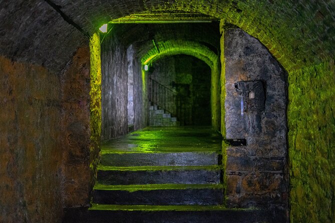 Haunted Vaults and Graveyard Walking Tour in Edinburgh - Walking the Old Town Between the Two Stops