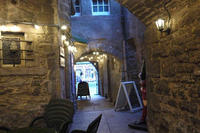 Highlights from the Royal Mile: A Self-Guided Audio Tour - Paisley Close and the people behind the stones