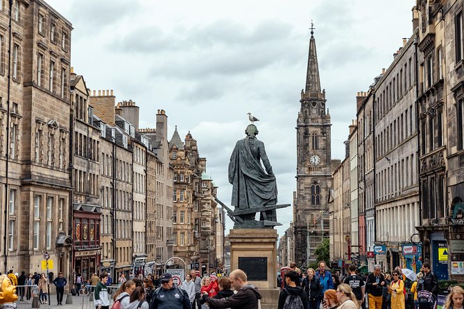 Highlights & Hidden Gems With Locals: Best of Edinburgh Private Tour - Why this three-hour walk works well in Edinburgh