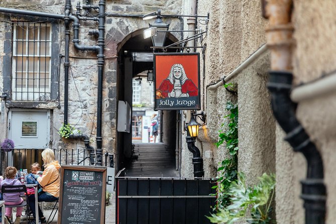 Highlights & Hidden Gems With Locals: Best of Edinburgh Private Tour - The University of Edinburgh and the city of ideas