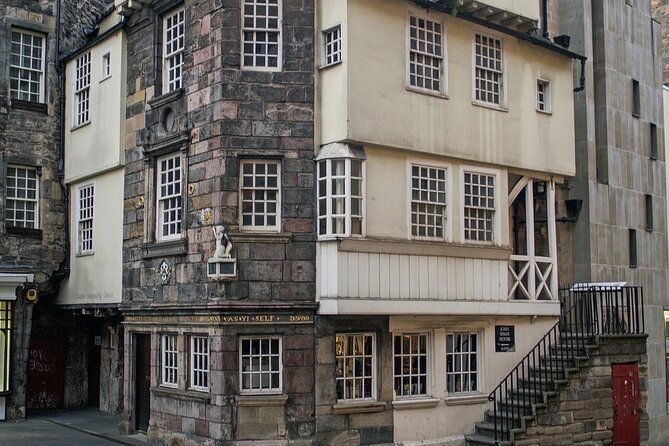 Historic Edinburgh and Rosslyn Chapel Full-Day Private Tour in a Premium Minivan - What the guides add to the day