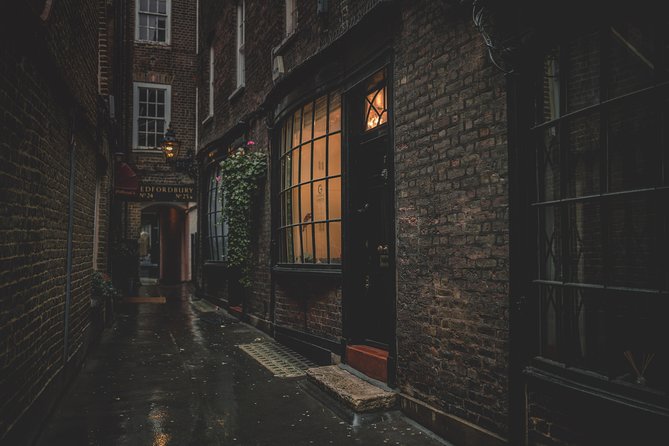 JK Rowling's Harry Potter Walking Tour in Edinburgh - Victoria Street and the Diagon Alley comparison