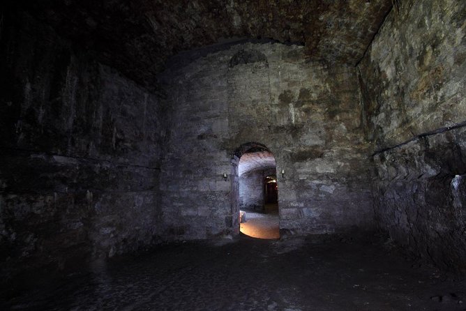 Multi-Sensory Small-Group Historic Vaults Tour in Edinburgh - What Edinburgh’s underground vaults reveal