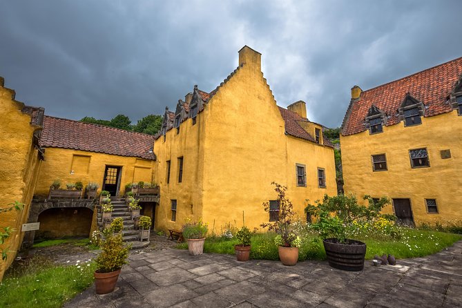 Outlander Film Locations Day Trip from Edinburgh - Blackness Castle as Fort William