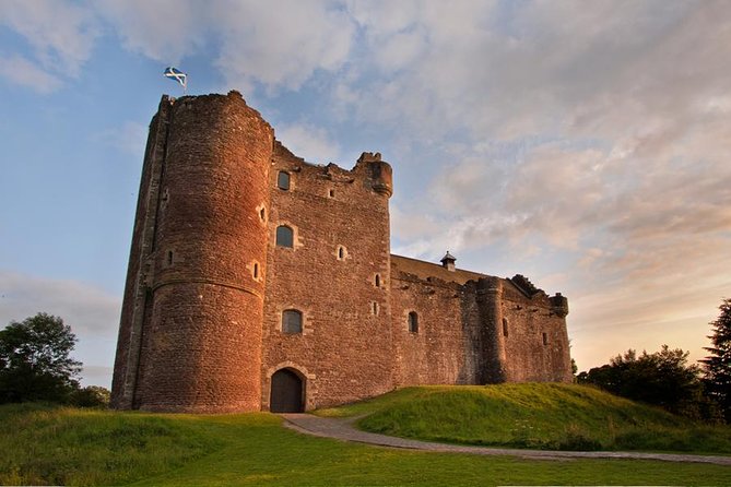 Outlander locations experience, Private Tour in a premium Minivan - Culross and the streets of Cranesmuir