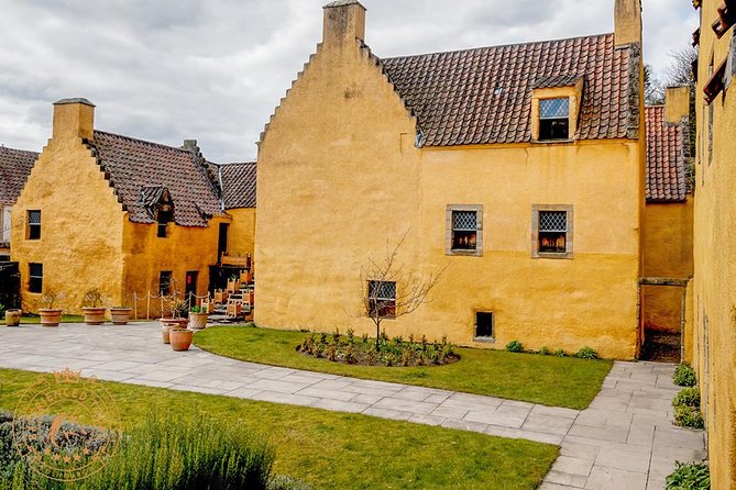 Outlander locations experience, Private Tour in a premium Minivan - Falkland, the village that becomes Inverness