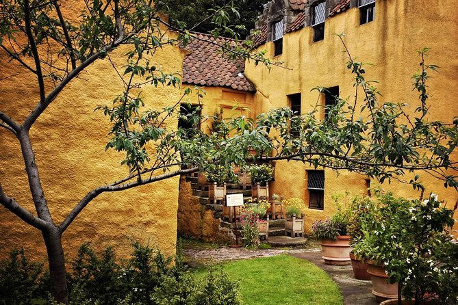 Outlander Odyssey: Outlander Filming Locations Private Day Tour - Guides who add more than screen trivia