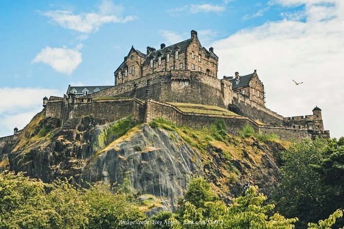 Private 4h Walking Tour in Edinburgh with Edinburgh Castle Tour - City Chambers: architecture and civic Edinburgh
