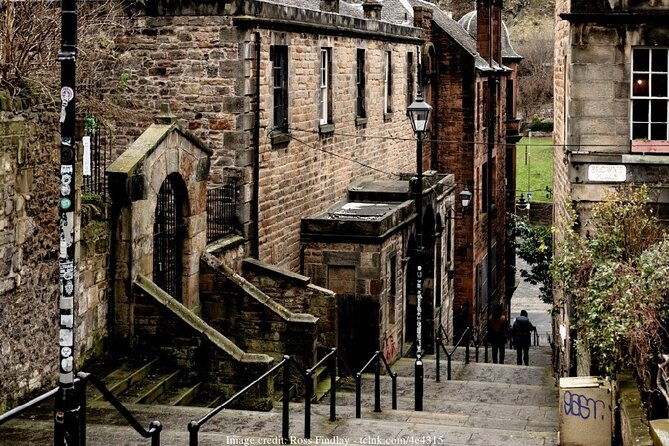 Private 4h Walking Tour in Edinburgh with Edinburgh Castle Tour - St Giles’ Cathedral and the heart of the Old Town