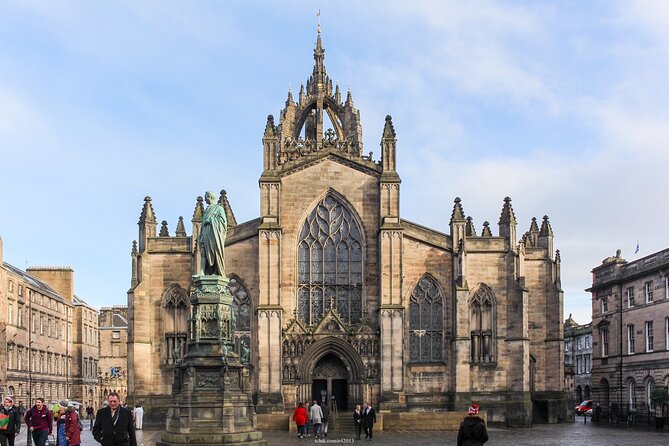 Private 4h Walking Tour in Edinburgh with Edinburgh Castle Tour - Calton Hill: the best opening view
