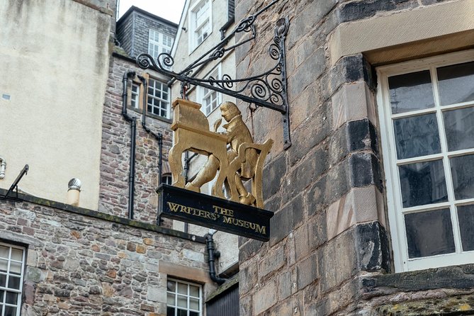 Private City Kickstart Tour: Edinburgh - Edinburgh Castle from Castle Rock