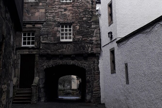 Private Dark History Tour: Eerie Edinburgh - The Royal Mile as a health hazard