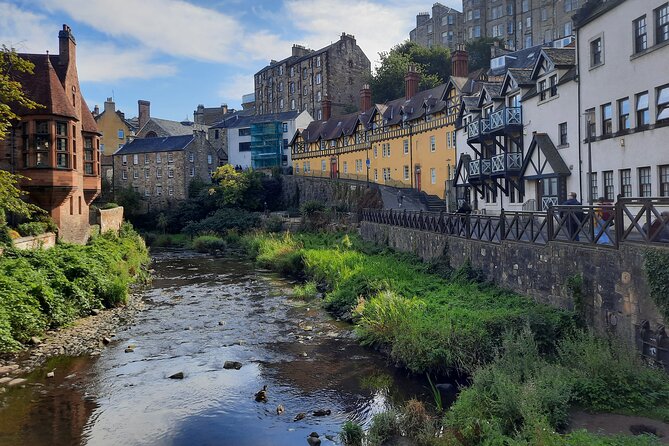 Private Edinburgh City 4-Hour Guided Tour in a black cab LEVC TX - A smart way to get your Edinburgh bearings