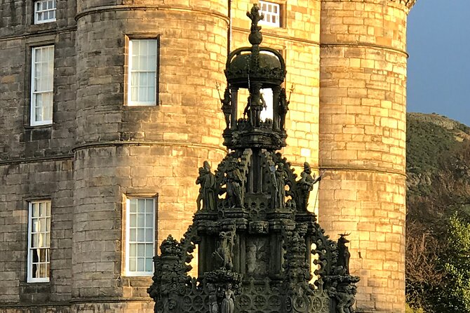 Private Edinburgh City 4-Hour Guided Tour in a black cab LEVC TX - Greyfriars and Surgeons’ Hall: darker stories and unusual detail